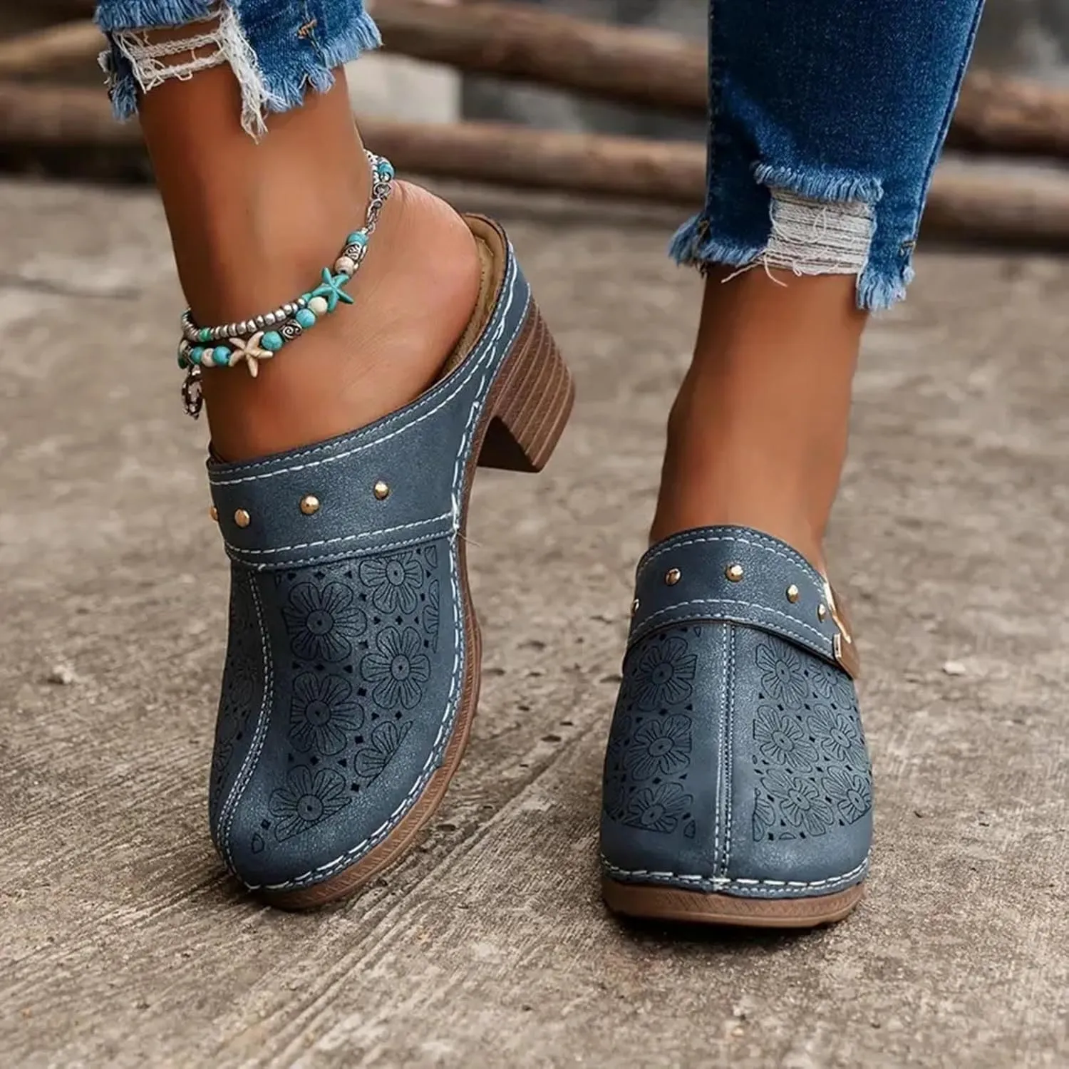 Mules for Women Closed Toe Chunky Heels Mules Hollow Retro Flower Pattern Summer Sandals Slip On Slides Loafer Shoes Metal Decoration Hollow Leather Vamp Slippers Casual Breathable Backless Sandals