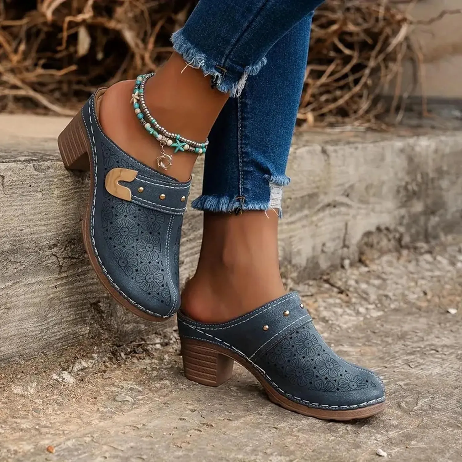Mules for Women Closed Toe Chunky Heels Mules Hollow Retro Flower Pattern Summer Sandals Slip On Slides Loafer Shoes Metal Decoration Hollow Leather Vamp Slippers Casual Breathable Backless Sandals