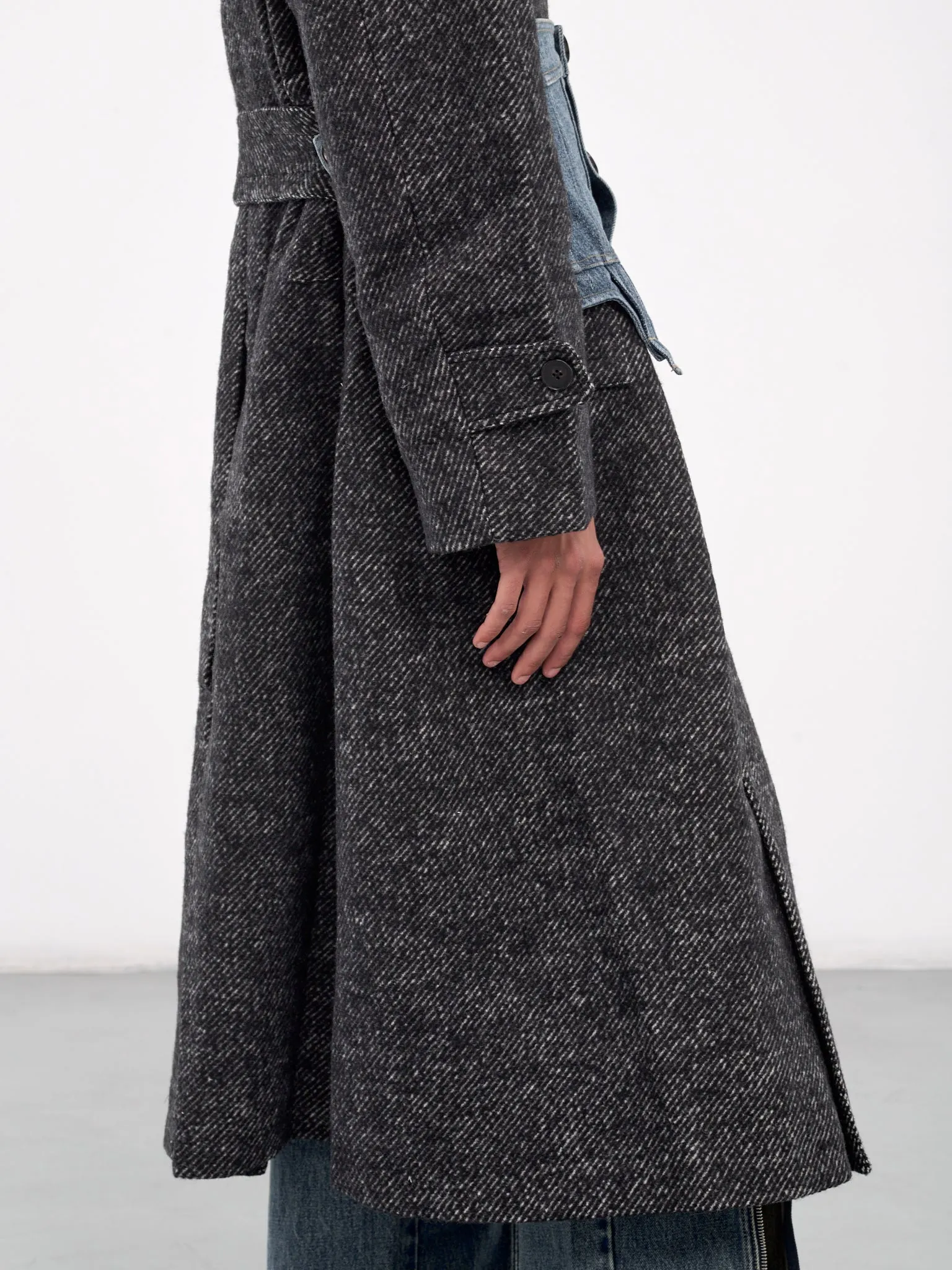 Oversized Gradient Coat (FMF18CT06-BLACK)