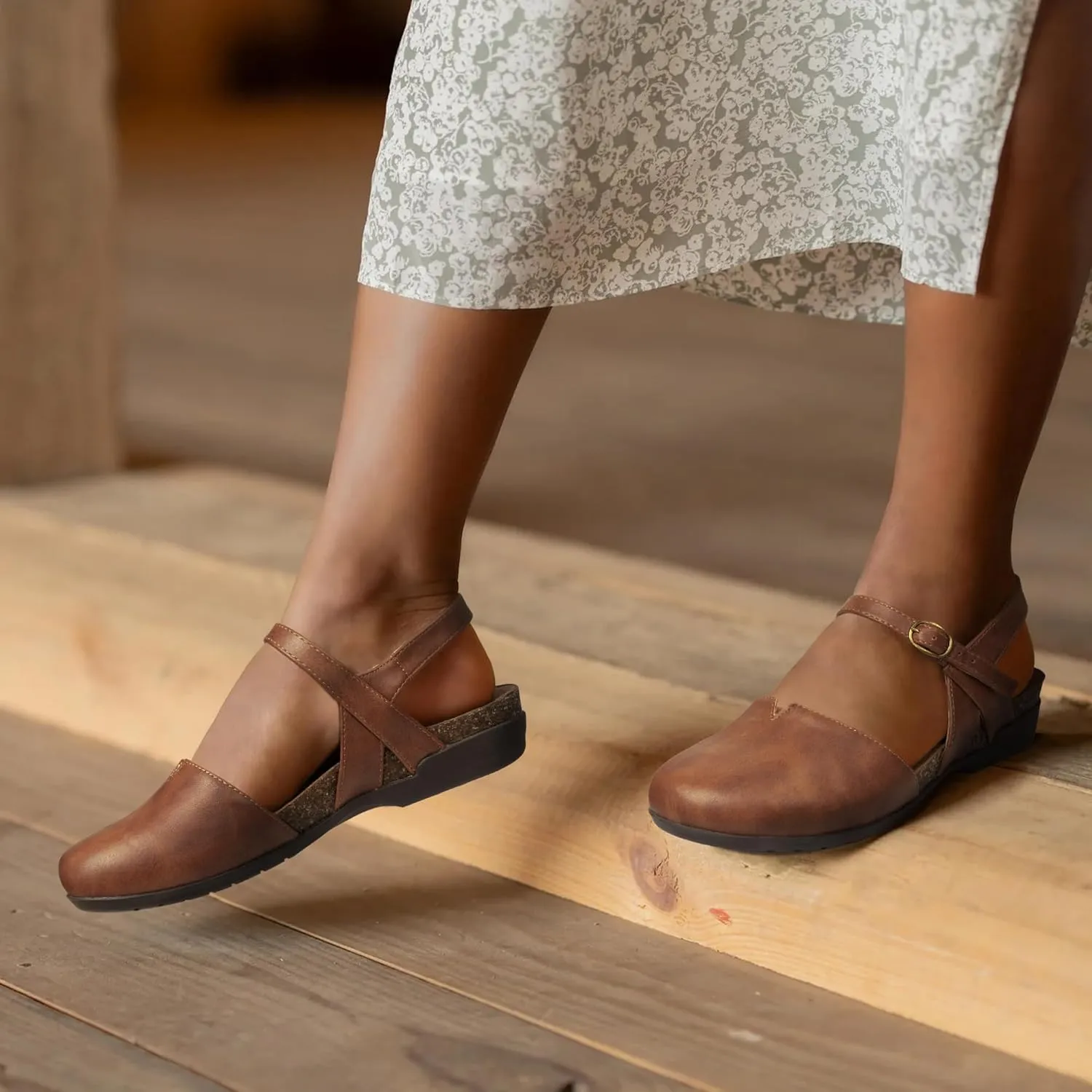 PARTY Closed Toe Sandals Women, Barefoot Arch Support Flat Sandals for Office Work and Travel with Comfortable Cork Footbed