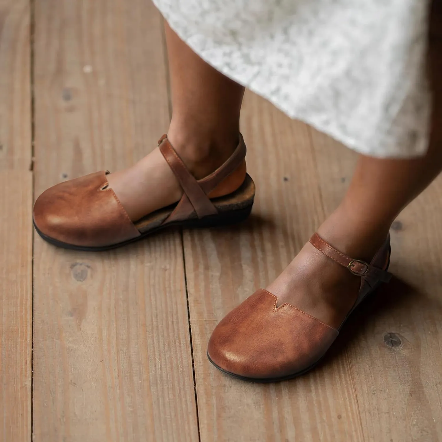 PARTY Closed Toe Sandals Women, Barefoot Arch Support Flat Sandals for Office Work and Travel with Comfortable Cork Footbed
